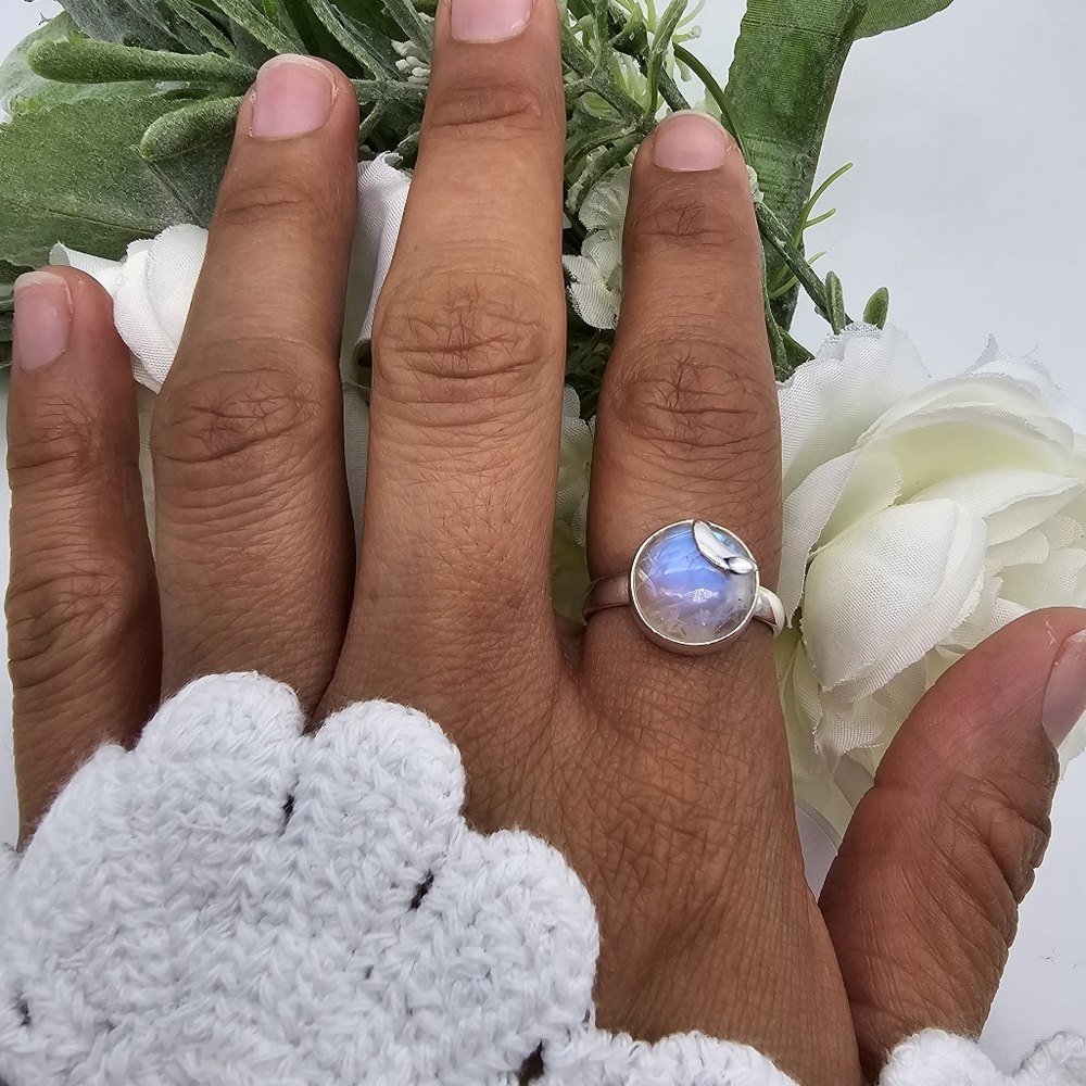 🥰 GLOWING MOON RING - Picture 7 of 9
